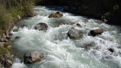 Алматинцев предупредили о подъёме уровня воды в реках из-за обильных дождей