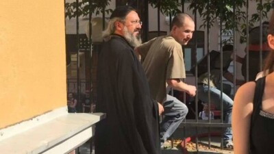 В Москве участники акции протеста прятались от полиции в храме Космы и Дамиана