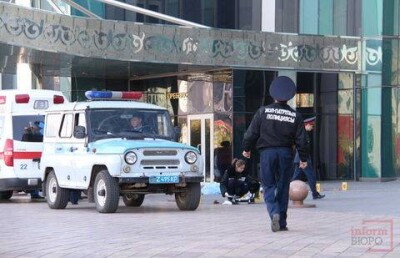 Спрыгнувшую с "Изумрудного квартала" в Астане женщину могли довести до самоубийства 