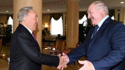 Лукашенко пригласил Назарбаева принять участие в заседании ВЕЭС в Санкт-Петербурге