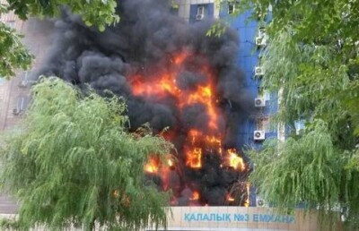 Число пострадавших при пожаре в Таразе возросло до восьми человек