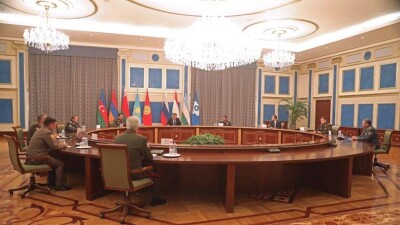 Министр обороны Казахстана встретился с коллегами из СНГ в Душанбе 
