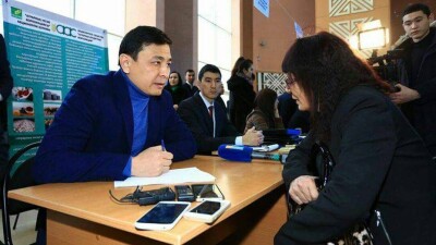 Жители ЗКО уже не просят акима помочь с продуктами и выдать зарплату