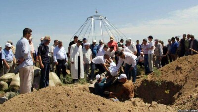 Жерлеу рәсімінің жоралғылары қандай? Қазада шашылу қазақы салт па, діни дәстүр ме? 