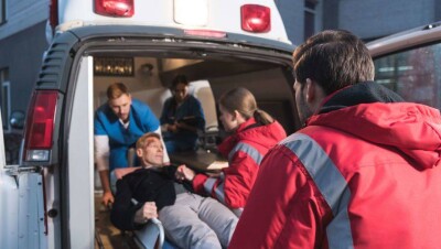 Бригадам скорой помощи разрешат выписывать рецепты на лекарства