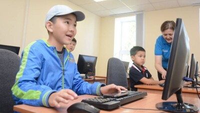 Компьютерный класс для занятий с детьми-аутистами появился в Астане