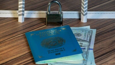 Подтвердить происхождение сумм свыше 100 тысяч долларов обяжут пересекающих границу ЕАЭС
