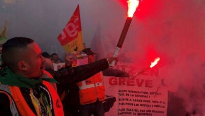 Забастовка во Франции: нарушено движение транспорта, закрыты соцобъекты, полиция применила газ