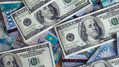 На три тенге подешевел доллар перед выходными
