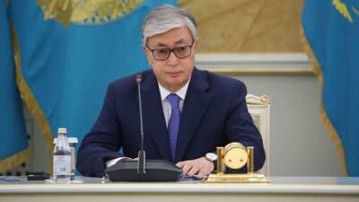 Президент наградил государственными наградами Димаша Кудайбергенова, Сару Назарбаеву и Аружан Саин