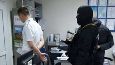 Спецоперацию по задержанию таможенников-взяточников провели в Костанае