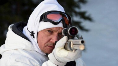 Джереми Реннер вышел на охоту: он представил в Каннах фильм, где расследует убийство в индейской резервации