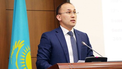 Даурен Абаев прокомментировал поправку в статью 26 Конституции РК