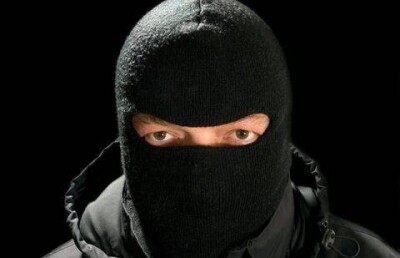 Хрупкая женщина заставила извиниться вооружённого грабителя в Усть-Каменогорске