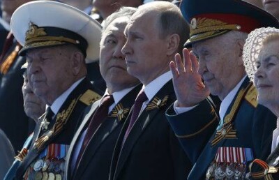 Нурсултан Назарбаев принял участие в параде Победы в Москве