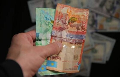 Доллар снова подорожал до 335 тенге