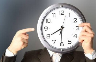 Джаксыбеков предложил госорганам и нацкомпаниям перенести начало рабочего дня 