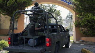 Всю полицию города Окампо в Мексике арестовали по подозрению в убийстве