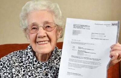 Извещение о своей беременности получила 100-летняя британка