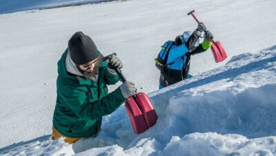 В Алматы проводят занятия по лавинной безопасности для сноубордистов и лыжников
