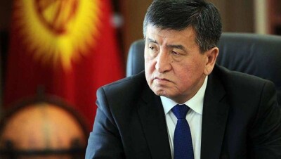 Жээнбеков посмертно наградил спецназовца, убитого во время штурма резиденции Атамбаева