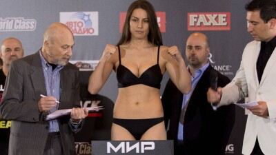 Фируза Шарипова нокаутировала дебютантку профессионального бокса