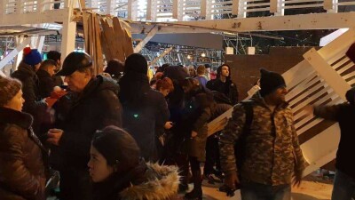 В Москве обрушился переход над катком в парке Горького. Есть пострадавшие