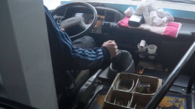 Водитель автобуса и кондуктор жестоко избили пассажира 