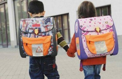 Школьные рюкзаки после жалоб родителей подвергли "контрольному взвешиванию"