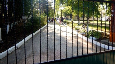 Исекешев поручил привести в порядок подъездные пути к детсадам и школам