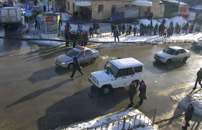 Нарушитель протащил полицейского на капоте автомобиля в Актобе