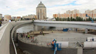 В Астане проверили на прочность "Атырауский мост" для пешеходов