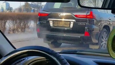 Элитный Lexus без госномеров прокатился по Астане и остался незамеченным