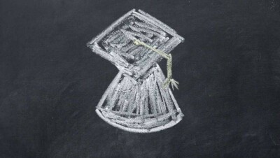 Ғылыми атақ кімге бұйырады?