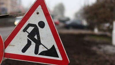 На левобережье Астаны провалилась дорога, изменены маршруты автобусов