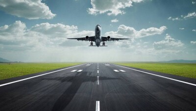 В Китае супружеская пара подралась на взлётно-посадочной полосе