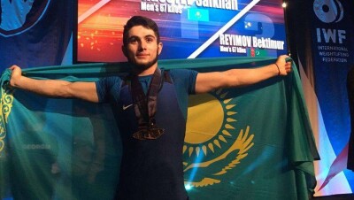 Казахстанский тяжелоатлет победил на чемпионате мира среди юношей