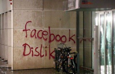 Вандалы напали на штаб-квартиру Facebook