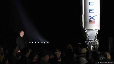 Илон Маск показал корабль, способный доставить людей на Луну и Марс