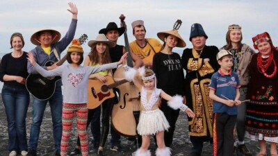 Песню с приветствиями на 43 языках мира записала алматинская группа 