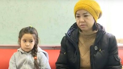 Гражданка Узбекистана с ребёнком пятый месяц не может уехать из Уральска