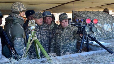 "Танковую карусель" оценил министр обороны Казахстана 