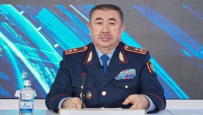 "Если открою аккаунт в соцсети, буду вынужден 24 часа сидеть там". О чём ещё глава МВД рассказал казахстанцам?