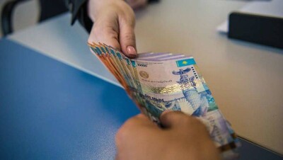 Уличённого в получении взятки замакима района осудили в Карагандинской области