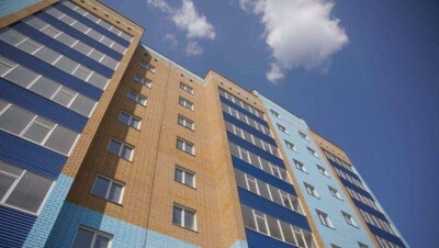 В Семее многодетным матерям вручили ключи от новых квартир