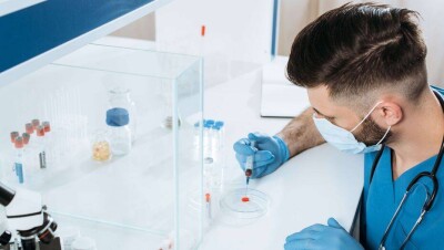 Covid-19 в мире: число заражённых приближается к 5 млн, Ирак введёт комендантский час