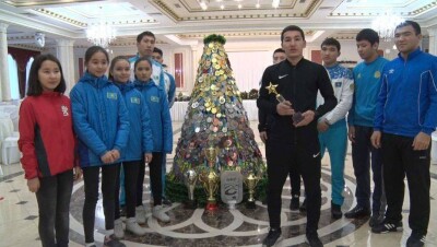 В Атырауской области придумали челлендж для спортсменов: наряди ёлку медалями