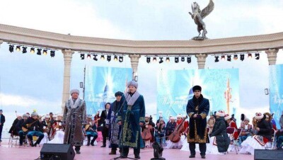Площадь мифов открыли на городской набережной в Актау 