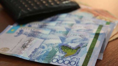 Среднемесячная зарплата в Казахстане – в два раза больше, чем в Кыргызстане