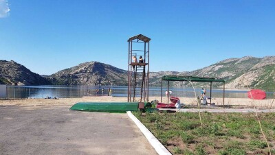 Презентованный с помпой муниципальный пляж в ВКО разочаровал отдыхающих